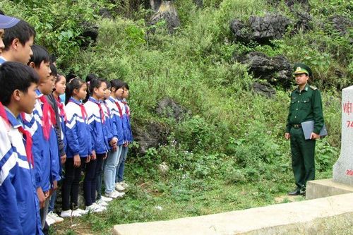 Sự phối hợp trong công tác quản lý, bảo vệ biên giới và hợp tác qua biên giới ở Cao Bằng