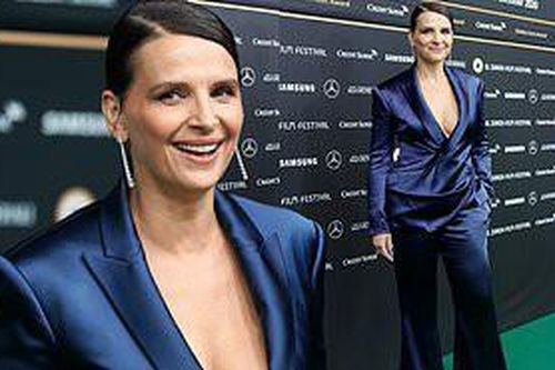 Minh tinh Pháp U60 Juliette Binoche không nội y táo bạo dự chiếu phim