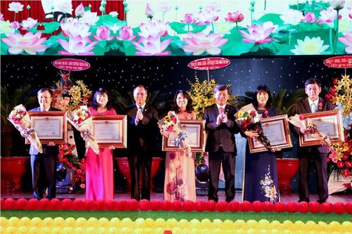 Bình Dương: Tuyên dương 400 tập thể, cá nhân điển hình giai đoạn 2015-2020