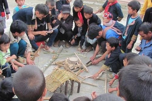 Ban hành 5 tiêu chí thẩm định tài liệu giáo dục địa phương