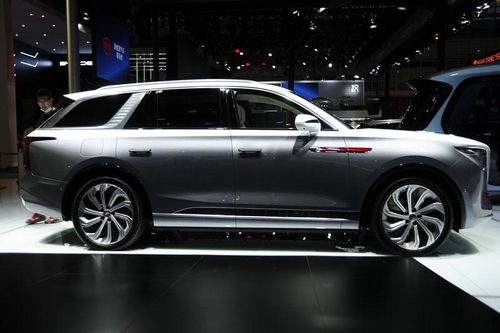 SUV mạnh 328 mã lực, sang chảnh như Rolls-Royce Cullinan, giá gần 2,6 tỷ