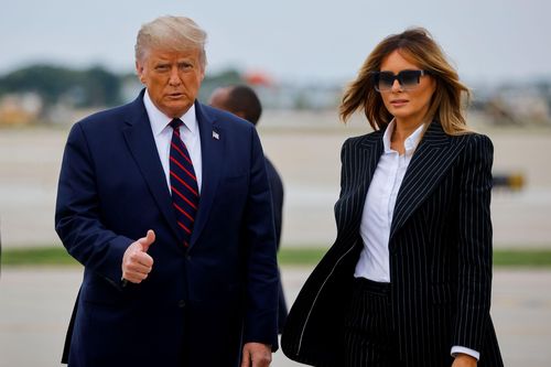 Nguy cơ sức khỏe hay những giả thuyết quanh chuyện vợ chồng ông Donald Trump bị nhiễm COVID-19