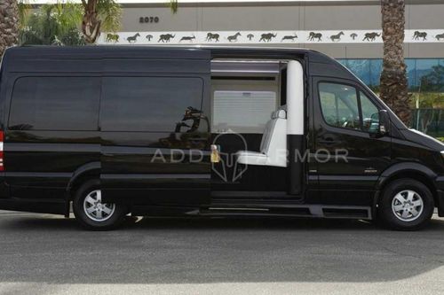 Cận cảnh Mercedes-Benz Sprinter bọc thép, tuyệt đối an toàn cho yếu nhân