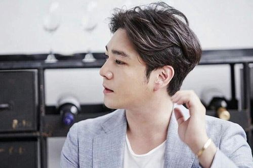 Hậu rời nhóm, Kangin (Super Junior) lần đầu xuất hiện sau thời gian dài ở ẩn