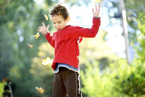 Tiêm chủng, quản lý dị ứng,... là các cách chăm sóc sức khỏe cho trẻ cần nhớ