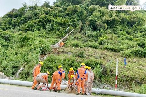 Khắc phục nhanh sự cố gãy cột đường dây 110kV