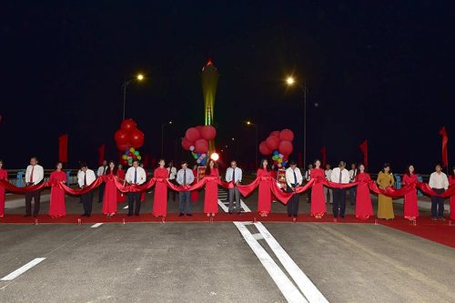 Khánh thành cầu Tình Húc