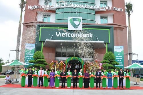 Research on factors affecting customer satisfaction with personal loan service for consumption at Vietcombank Ho Chi Minh City