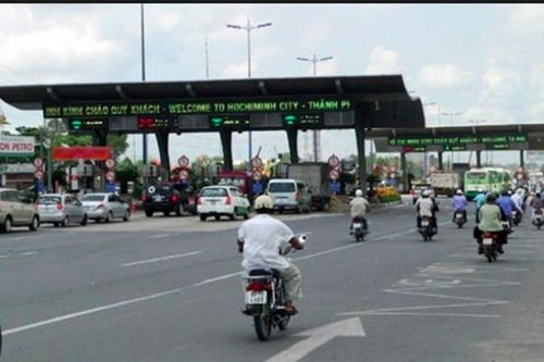Vì sao TP.HCM đề xuất bắt buộc ô tô dán thẻ thu phí tự động?