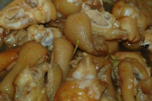 Không phải luộc, cũng chẳng nấu giả cầy, chân giò heo làm theo cách này cơm cả nồi cũng đánh bay