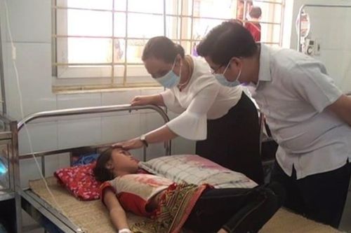 56 học sinh Lào Cai nhập viện sau bữa ăn tại trường