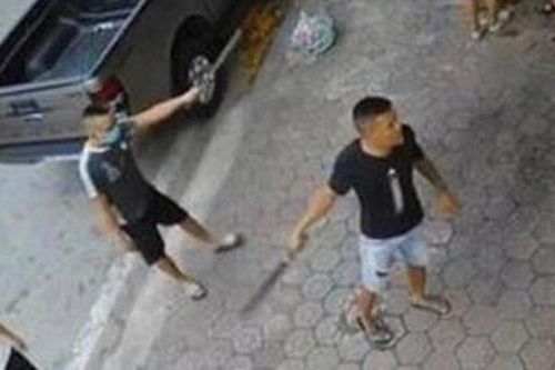 Truy xét 3 người cầm mã tấu giải quyết mâu thuẫn