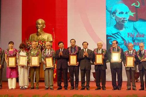 Trao danh hiệu 'Công dân Thủ đô ưu tú': Đặc sản riêng của Hà Nội