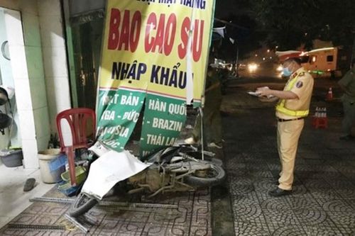 Tai nạn giao thông mới nhất hôm nay ngày 3/10: Xe máy lao vào shop bao cao su, nam thanh niên tử vong tại chỗ
