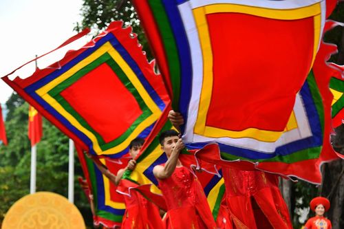 Rực rỡ sắc màu tại Liên hoan nghệ thuật Múa Rồng Hà Nội
