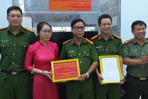 Khen thưởng thành tích bắt tội phạm