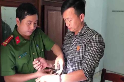 Nhân viên chiếm đoạt tiền tỷ