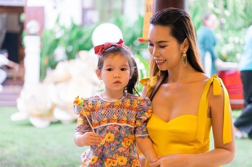 Dù lấy chồng ngoại quốc, 'nàng siêu mẫu thông minh' muốn con gái lớn lên như cô gái Việt