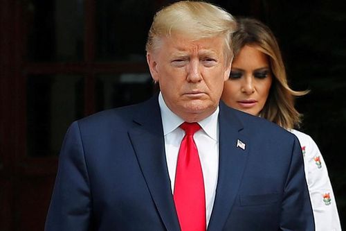 Vợ chồng Tổng thống Trump nhiễm COVID-19: Chính trường Mỹ càng thêm bất ổn