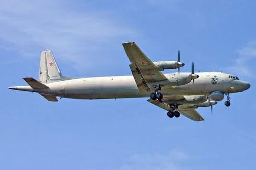 Máy bay chống ngầm IL-38 ném bom, rải ngư lôi trên Thái Bình Dương