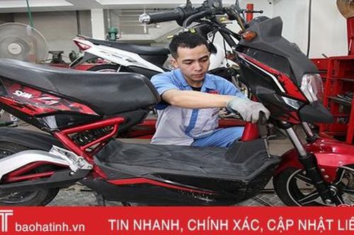 Chuyên gia tư vấn cách hạn chế sự cố cháy nổ khi sạc xe máy điện