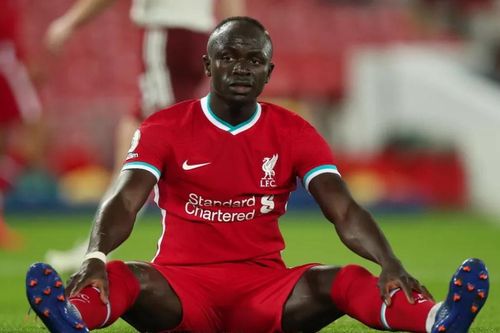 Tiền đạo Sadio Mane của Liverpool dương tính với virus SARS-CoV-2
