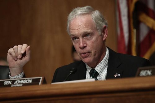 Mỹ: Thượng nghị sỹ Cộng hòa Ron Johnson dương tính với SARS-CoV-2