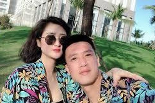 Bạn gái 'lầy lội' yêu cầu tiền vệ Huy Hùng bỏ ngay tật 'bốc phét'