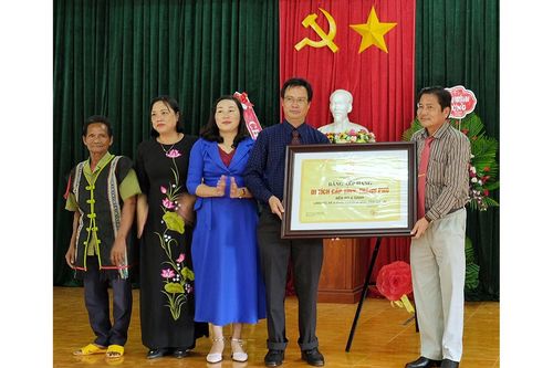 Đón nhận bằng xếp hạng di tích lịch sử cấp tỉnh 'Bến đò A Sanh'
