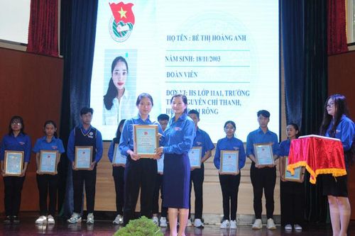 Tuyên dương nhà giáo, sinh viên, học sinh tiêu biểu, xuất sắc