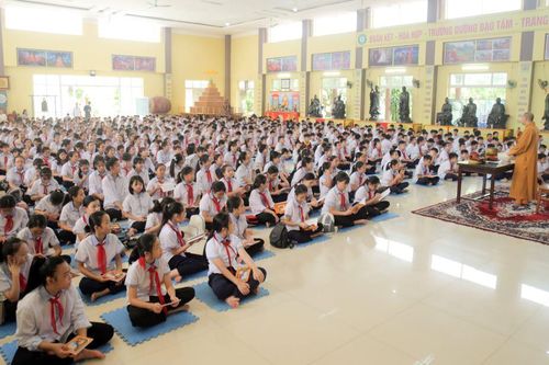Hơn 700 giáo viên, học sinh trải nghiệm tại chùa