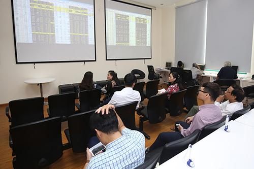 Tháng 9: Tổng giá trị giao dịch sàn HOSE tăng mạnh, khối ngoại đã mua ròng
