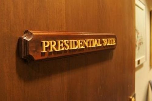 Mục sở thị 'căn cứ' của Tổng thống Trump tại bệnh viện Walter Reed