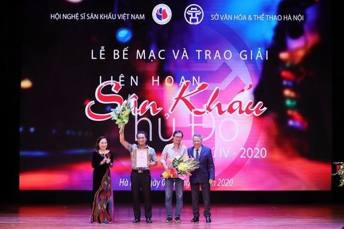 ''Bạch đàn liễu'' và ''Người tốt nhà số 5'' giành giải Vàng Liên hoan sân khấu Thủ đô