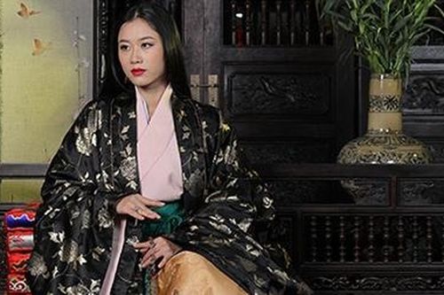 Cổ phục Việt Nam: Con đường vạn dặm