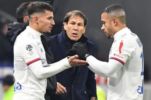 Barca và Arsenal hết hy vọng mua cầu thủ Lyon