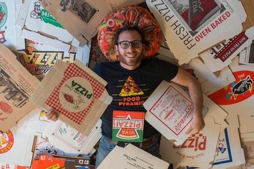 Chàng trai phá kỷ lục thế giới khi sở hữu hơn 1.500 hộp đựng pizza
