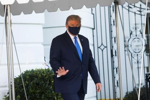 Tổng thống Trump không muốn nhập viện, cố vấn phải thúc ép
