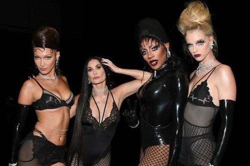 Demi Moore mặc nội y khoe dáng với Bella Hadid