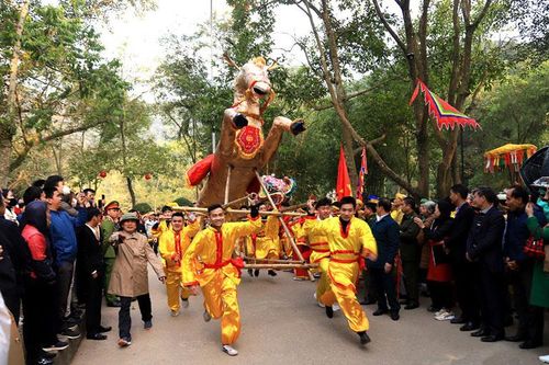 Lễ hội truyền thống: Chuyển mình để hội nhập