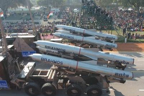 Ấn Độ phóng thử thành công tên lửa BrahMos nối tầm mới