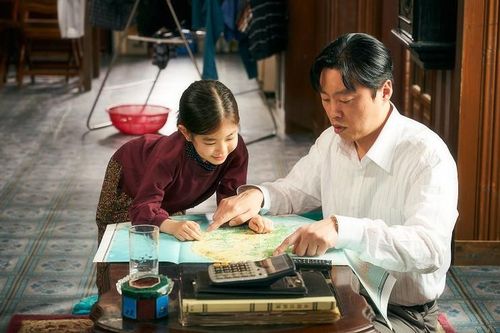 'Cục nợ hóa cục cưng', bộ phim 'chữa lành tâm hồn' tiết lộ về gia đình 'kỳ lạ'