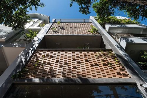 Nhà phố mát mẻ nhờ thiết kế '2 lớp vỏ' độc đáo