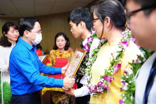 Đạt điểm tuyệt đối tại Olympic Tin học châu Á: Ngã rẽ của chàng trai chuyên Toán