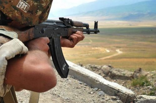 Cuộc chiến Armenia-Azerbaijan: Cờ ngoài bài trong