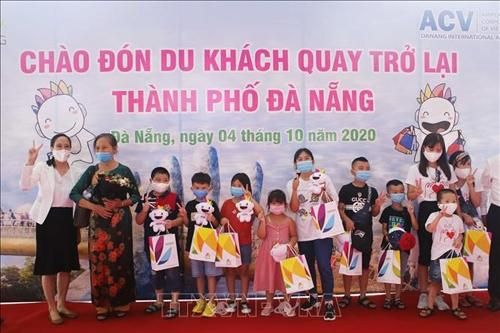 Đà Nẵng đón đoàn du khách đầu tiên sau hơn 2 tháng bị dịch COVID-19