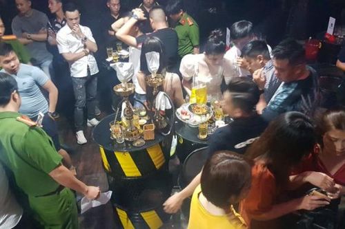 Đột kích quán bar phát hiện 6 người dương tính ma túy