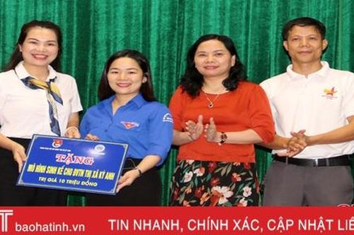 Trao tặng 15 mô hình sinh kế cho đoàn viên thanh niên thị xã Kỳ Anh