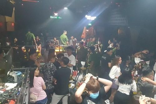 Kiểm tra quán bar ở trung tâm Cần Thơ, 6 người dương tính với ma túy