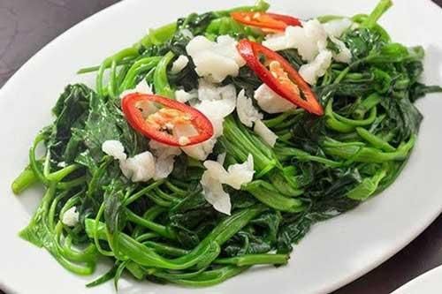 Mắc 1 trong 6 bệnh này thì thèm đến mấy cũng phải kiêng rau muống, nếu không bệnh sẽ ngày một nặng hơn